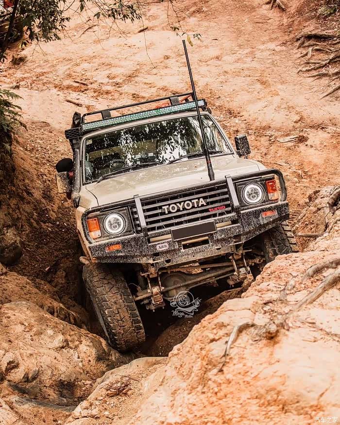 丰田兰德酷路泽lc60这越野性能真牛
