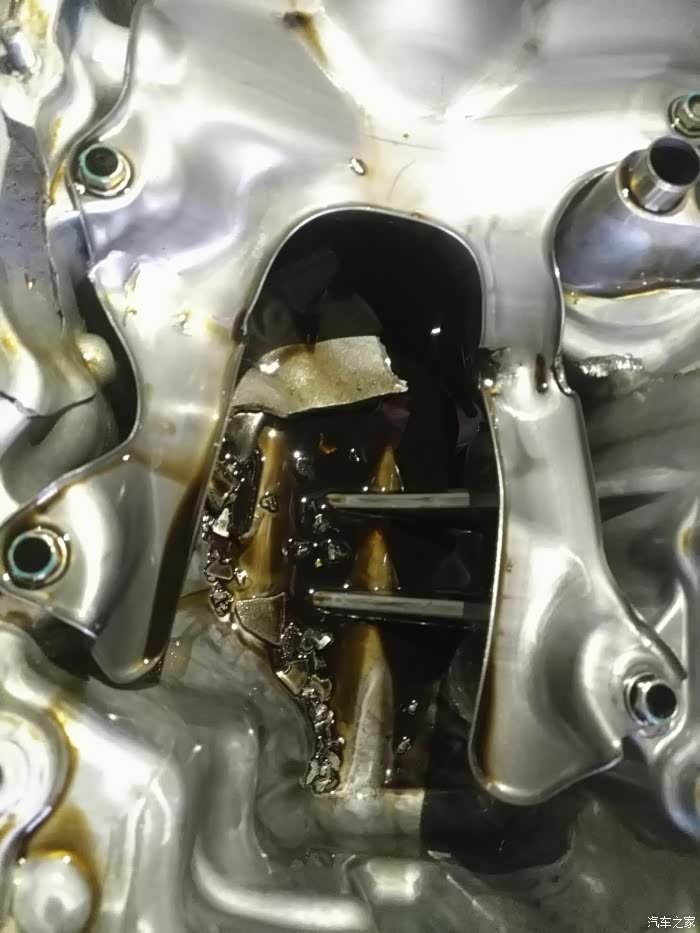 发动机中缸破损经过桐乡4s店的努力厂家已经同意保修