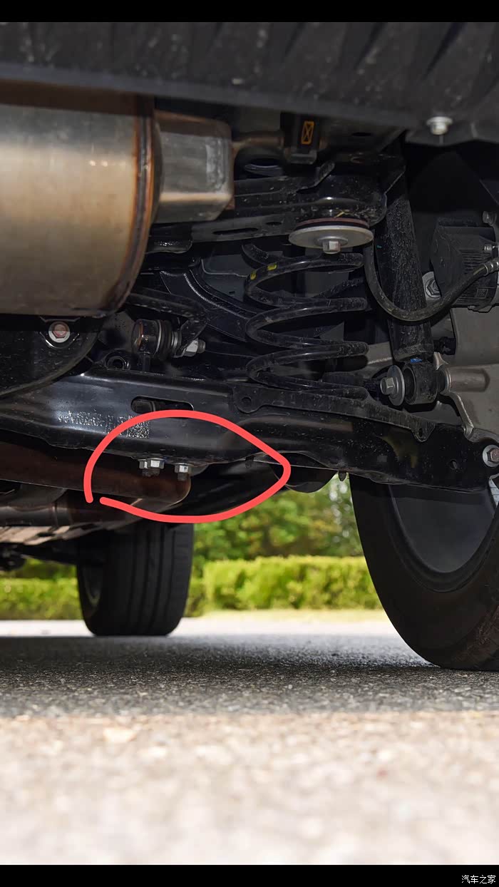 第三代h6后悬架底盘为啥露这么多螺丝在外面