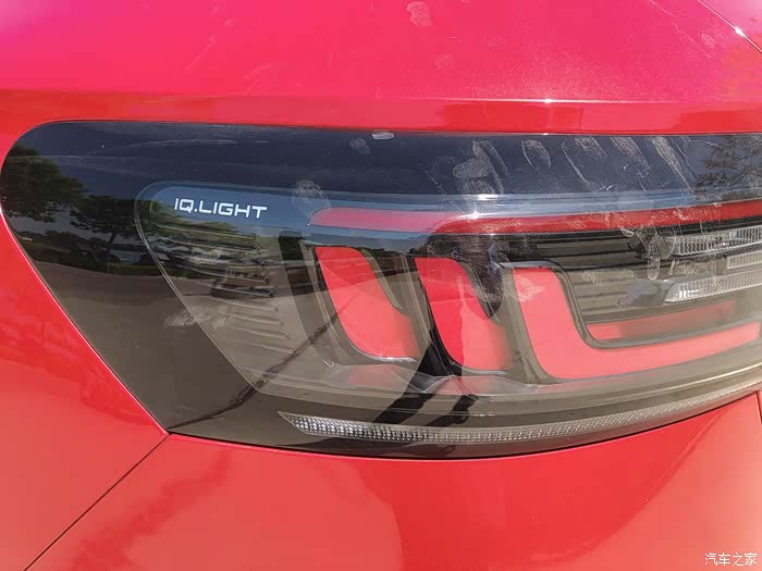 这个尾灯上面的应为是什么意思 谁知道可以给我留言