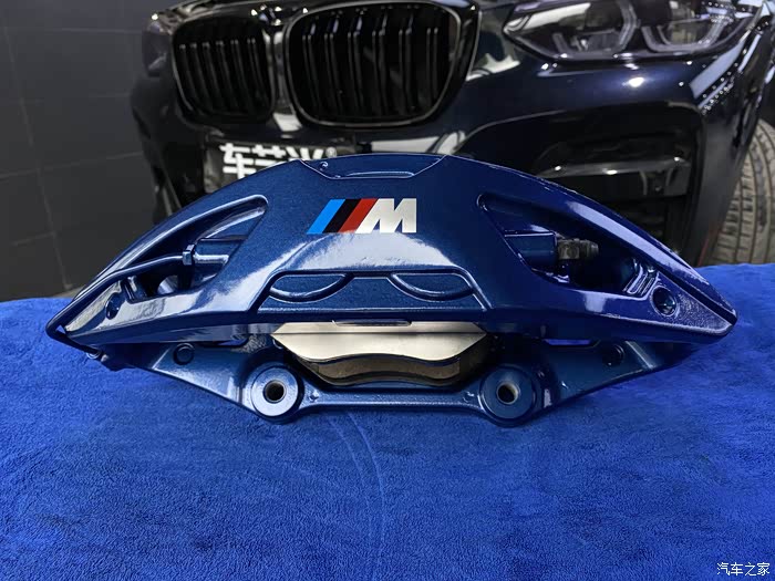 坐标上海新款宝马x3安装宝马原厂m蓝色高性能卡钳