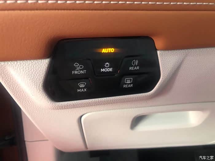 灯的开关全部都是触控的,超级时尚,还好有图,不然不认识,人性化设计