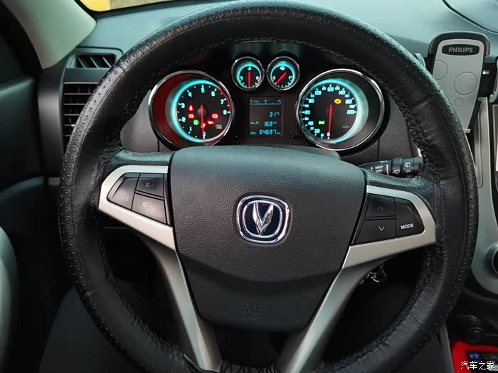 仪表盘是绿色的背景,我特别喜欢