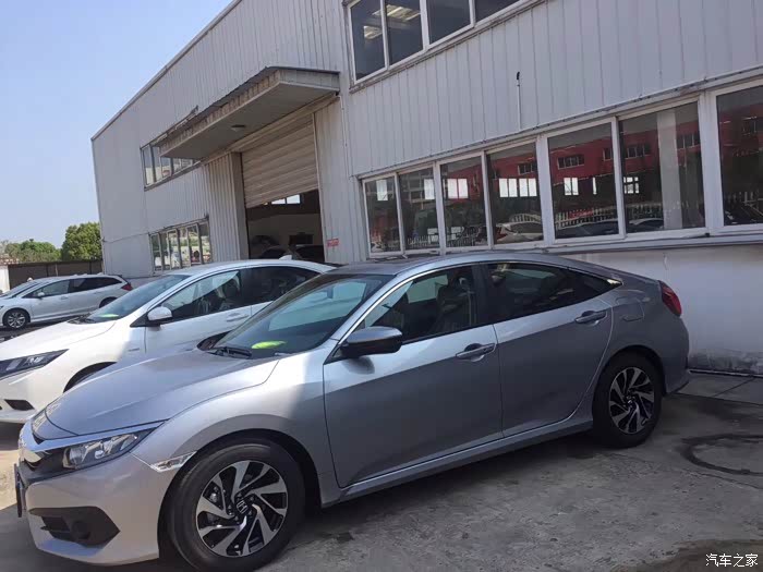 提车十代思域圣灰银.