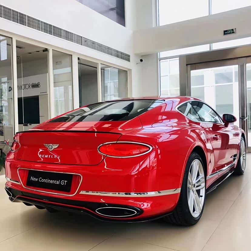 宾利 欧陆 gt w12圣詹姆斯红