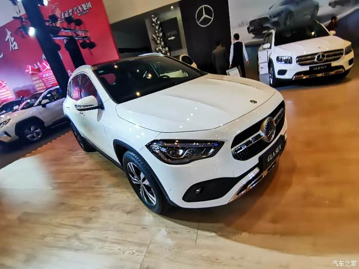 豪华品牌轿车奔驰gla200
