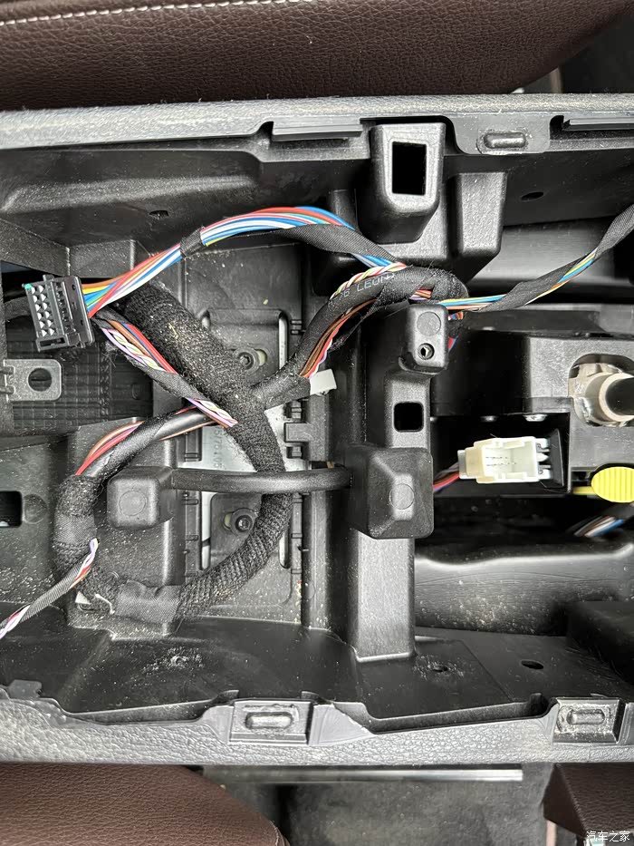 停车时应施加驻车制动,宝马x1更换挂档弹簧