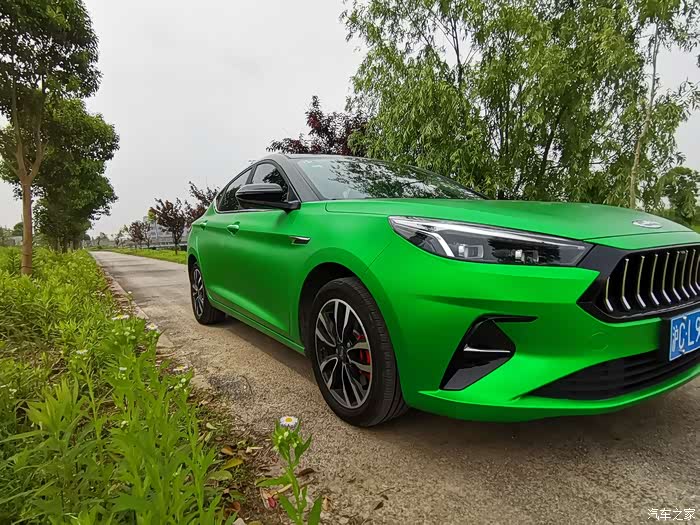 嘉悦a5车身悬浮车顶《电光绿》卡钳小改装