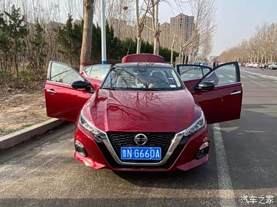 红车黑顶帅天籁