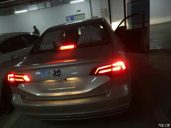 刚提新宝来尾灯什么情况