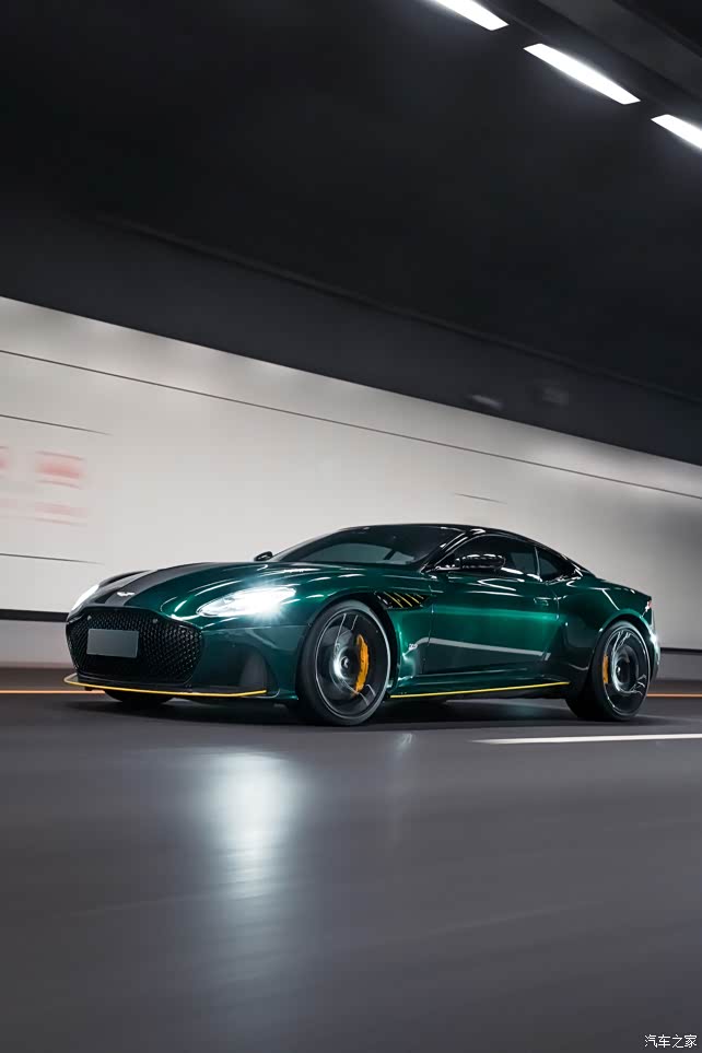 出一台阿斯顿马丁dbs2019款v12配置丰富