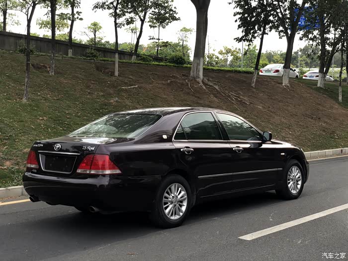 深圳十二代丰田皇冠稀有车漆颜色云母红08年皇冠25国四