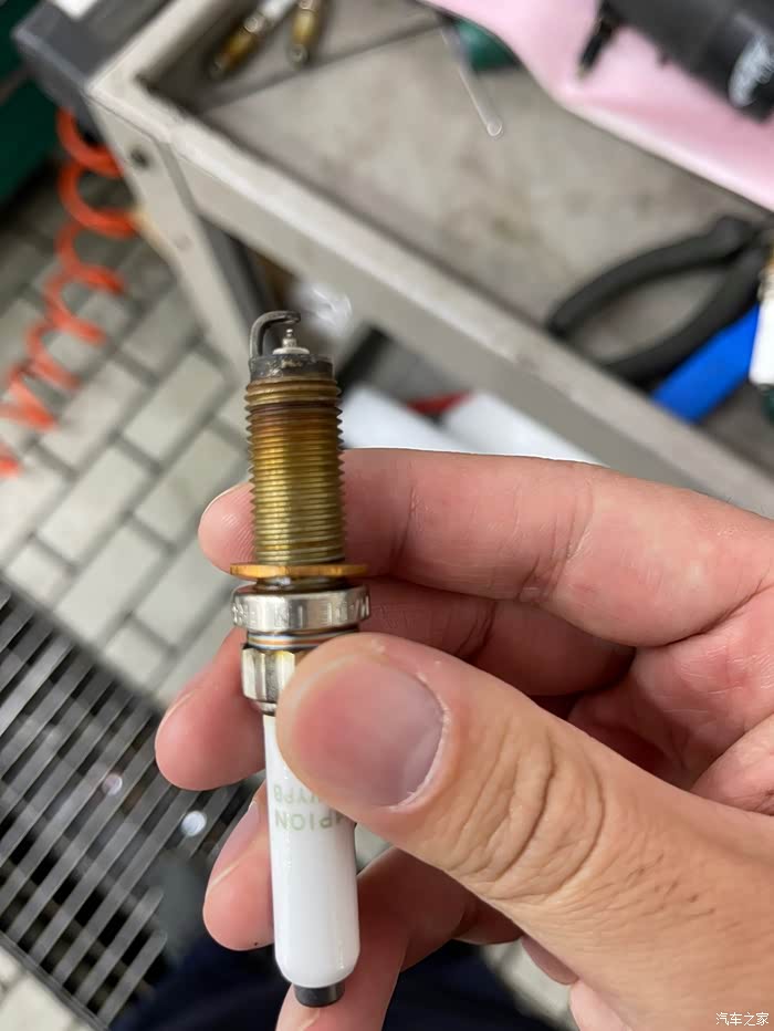 19款宝马x1五万公里大保5万换的火花塞