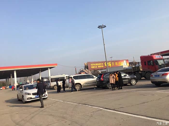 早八点半到达鄂州服务区,等待未曾相识小伙伴儿们~等待着组织