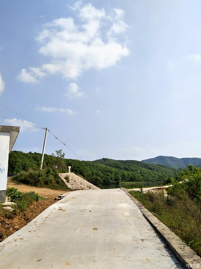 确山鲍棚村大草原图片