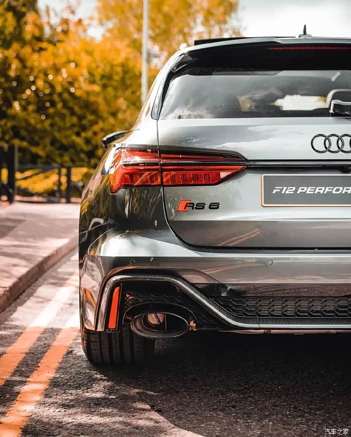 奥迪rs6avant实车外观设计优雅又很运动灰色的车漆