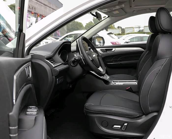 新款哈弗m6plus自动尊贵智联版的车,就可以电动去调节座椅,感觉挺高级