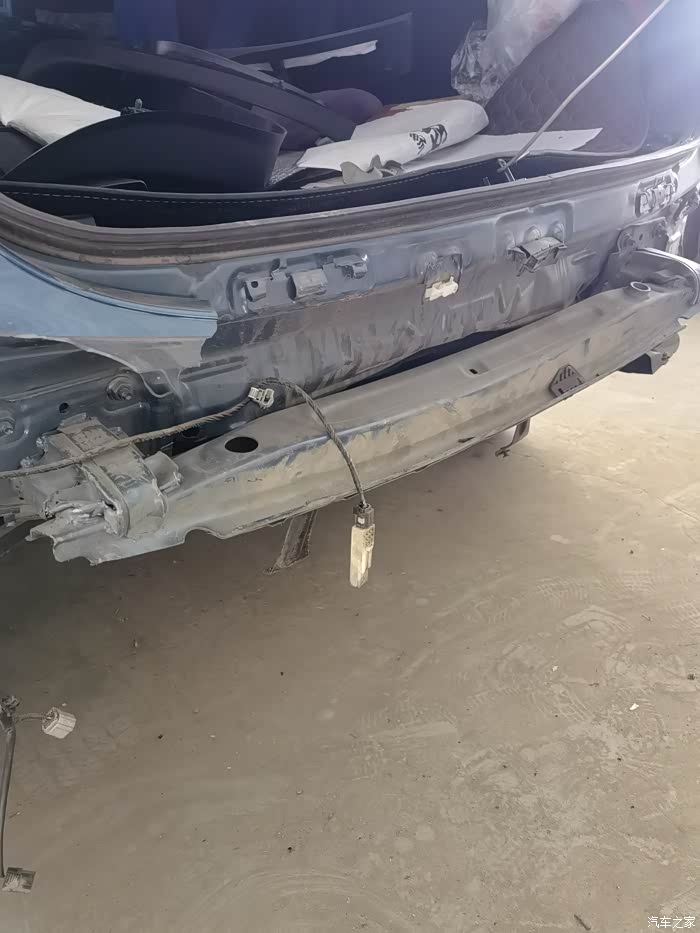 后防撞梁怎么和我的不一样,我是19款2.5两驱的.