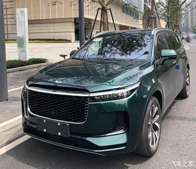 理想one改款版,星环大灯,熏黑大口看起来十分大气