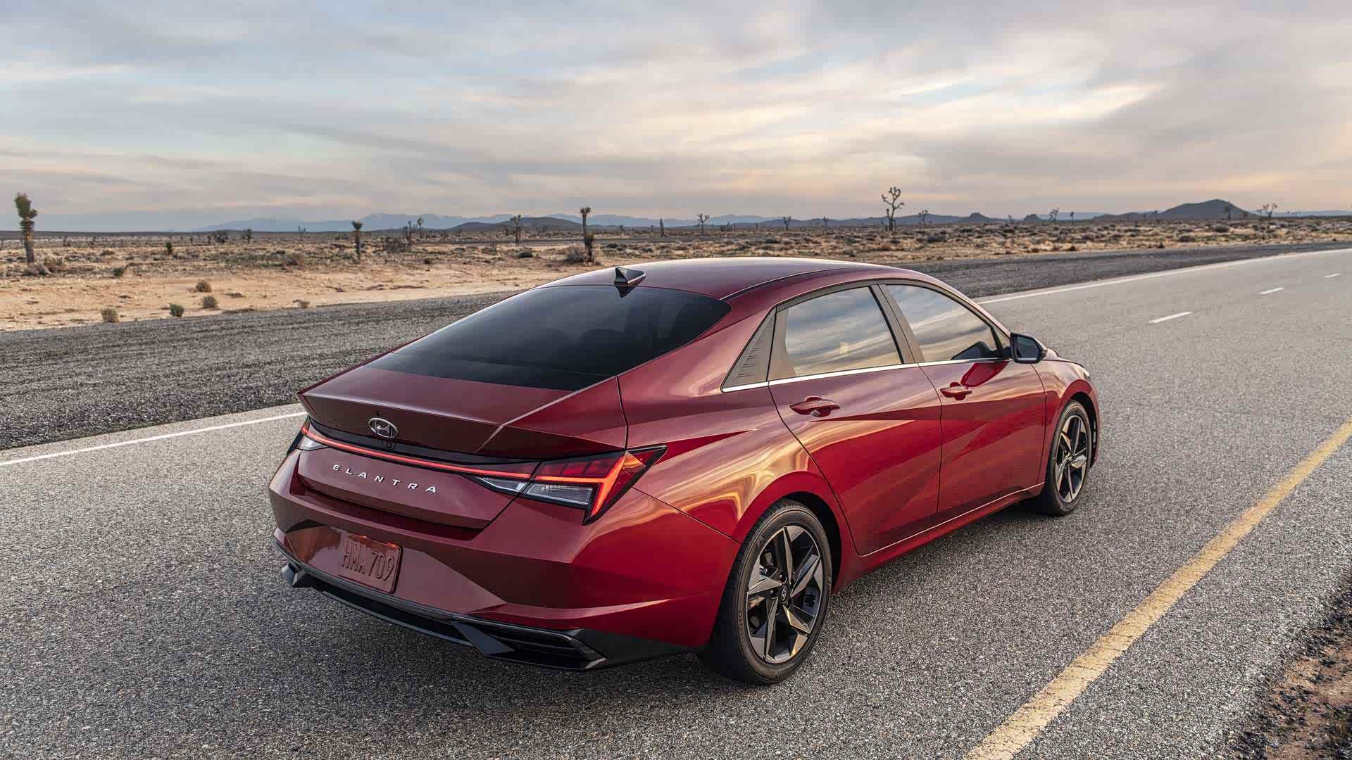 全新现代伊兰特,韩国人的设计还是蛮不错的.