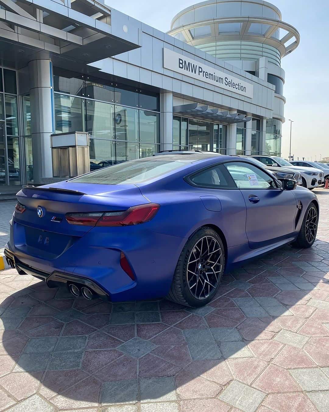 宝马m8coupe雷霆版磨砂蓝不管什么角度看都很舒服