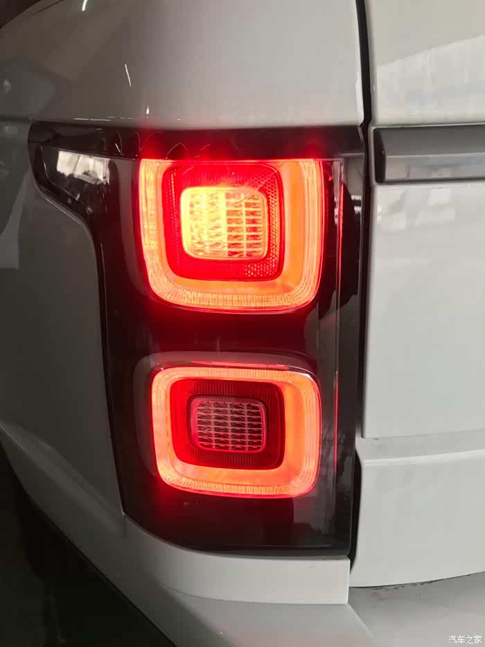 18款路虎揽胜尾灯太牛逼了心动