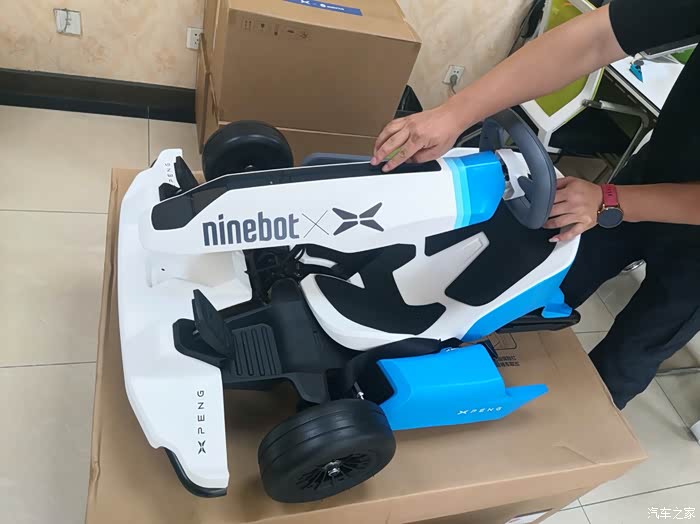 小鹏小米联名卡丁车拆箱
