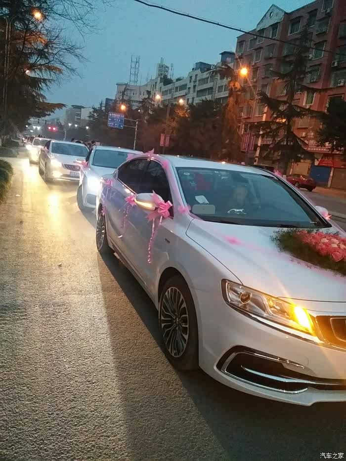 第二天,一大早就就扎婚车