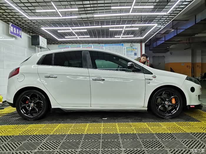 菲亚特博悦换轮毂