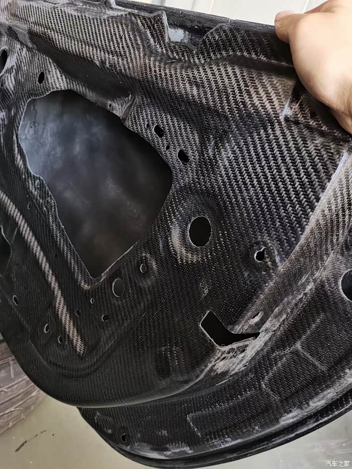 这种碳纤维喷漆是什么水平