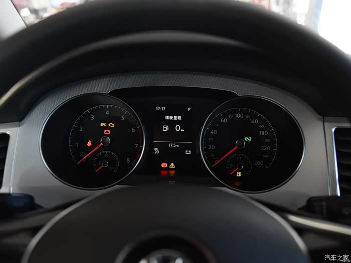 回程时才发现高尔夫嘉旅的油表灯亮了,好不容易坚持到加油站.