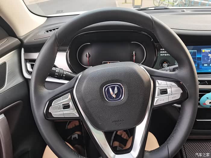 这就是国产车的做工方向盘套,都是原厂手缝的!