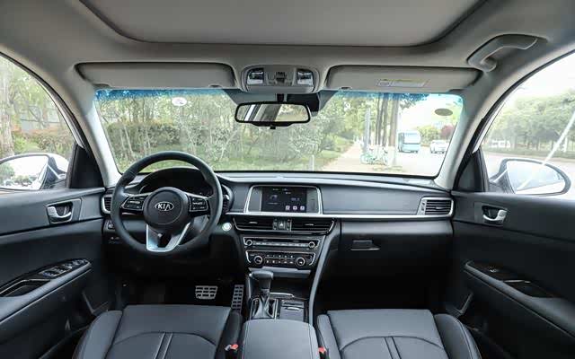 k5的内饰设计则是典型的韩系车风格造型中规中矩