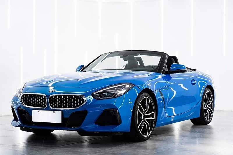 宝马z4蓝色车厢更为年轻有魅力