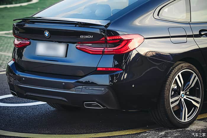 宝马gt630炭黑色外景实拍