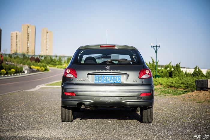 十八子带你体验1万多元法系手动挡的快乐标致207