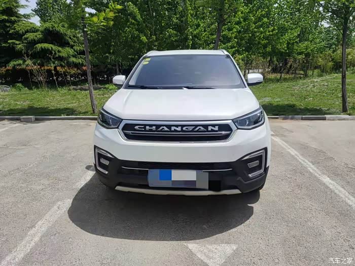 车头设计我最喜欢字母的logo,长安汽车里很少有这种字母风格的,很别致