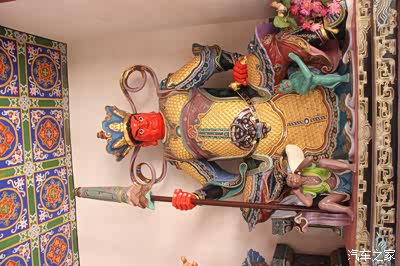 左手卧神鼠——寻宝鼠,"以福,德知名闻于四方,名为多闻天王