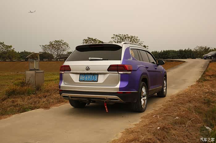 奢华稳重双拼改色大途昂万境皆从容悠然天地间从容驾驭