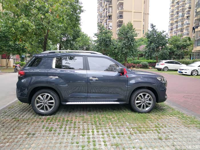 买ix35午夜蓝的朋友麻烦来上个图呢