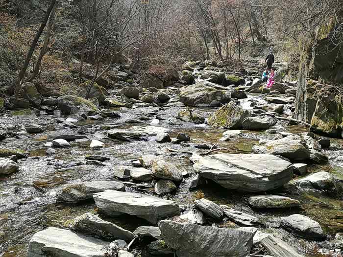 遛马"踏春耿峪村