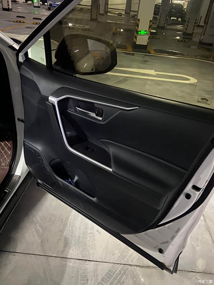 新荣放门板包皮