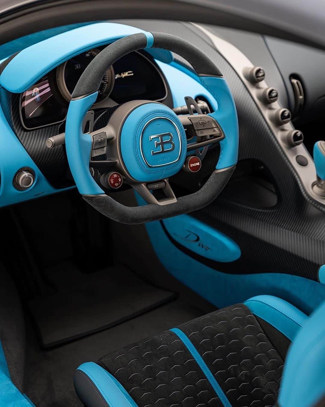 布加迪divo,8.0t w16引擎 1500马力