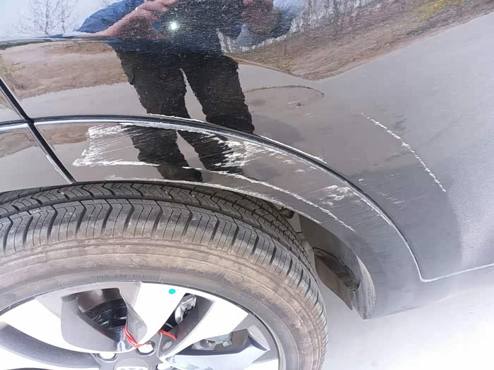 如题,车漆刮花,自己怎么解决?万能贴友们,给个解决办法吧.要详细哦!