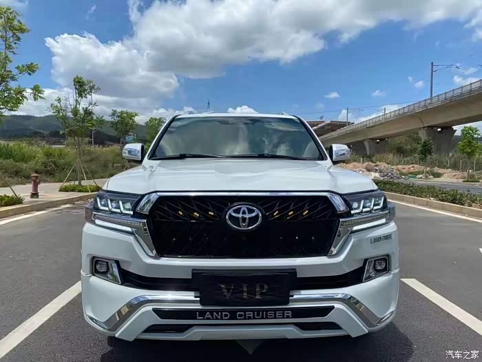 2020款丰田兰德酷路泽5700vxr骨子里透着霸气