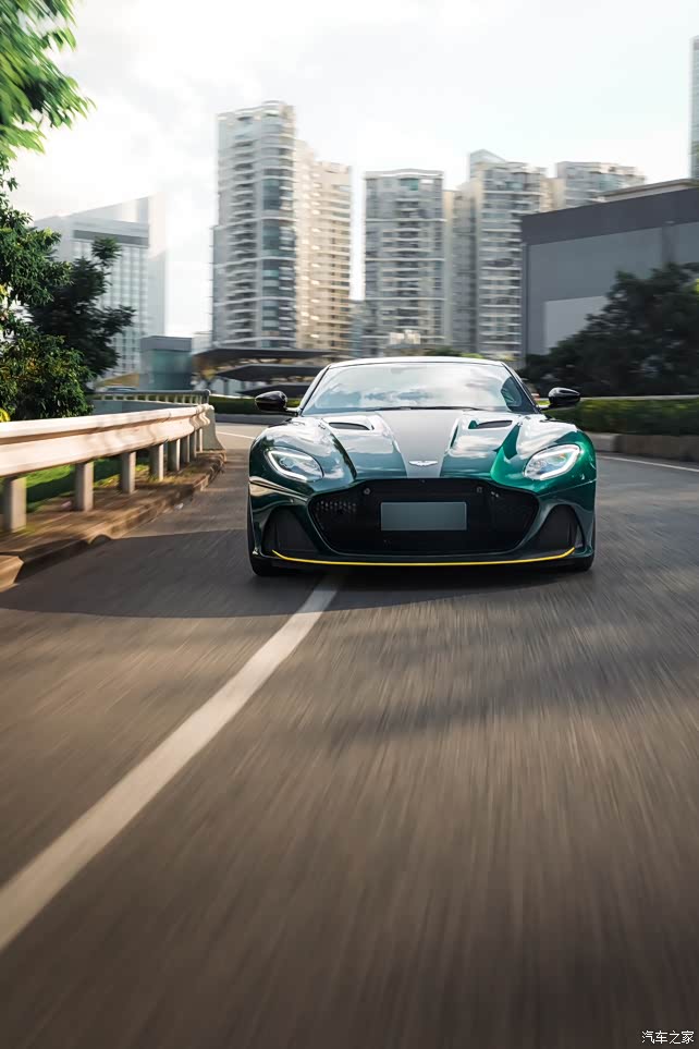 出一台阿斯顿马丁dbs2019款v12配置丰富