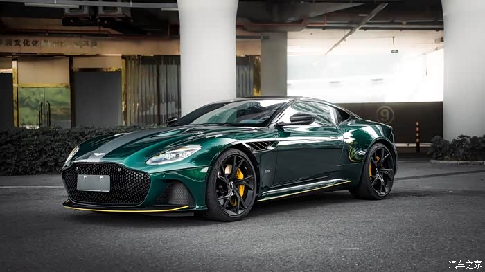 出一台阿斯顿马丁dbs2019款v12配置丰富