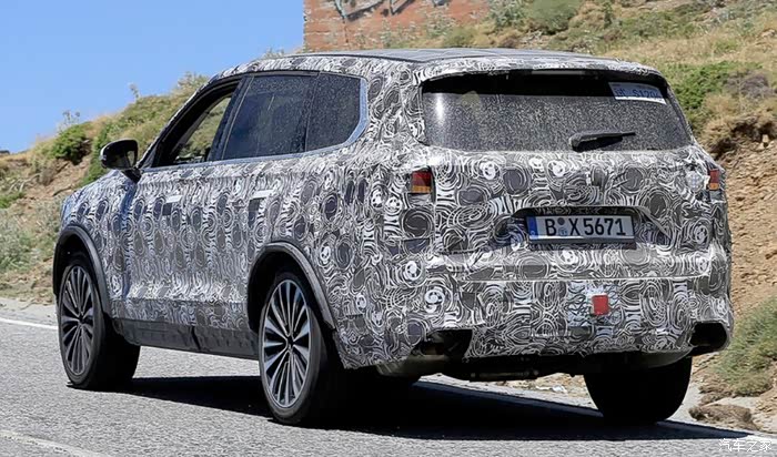 搭载宝马王子系列ce2424t发动机后驱四驱华晨中华v9上市