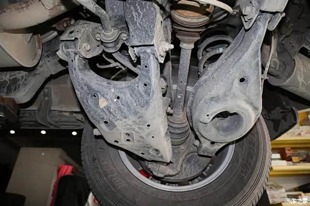 帕杰罗也是独立悬挂,那么颠,途乐呢?和陆巡比起来?