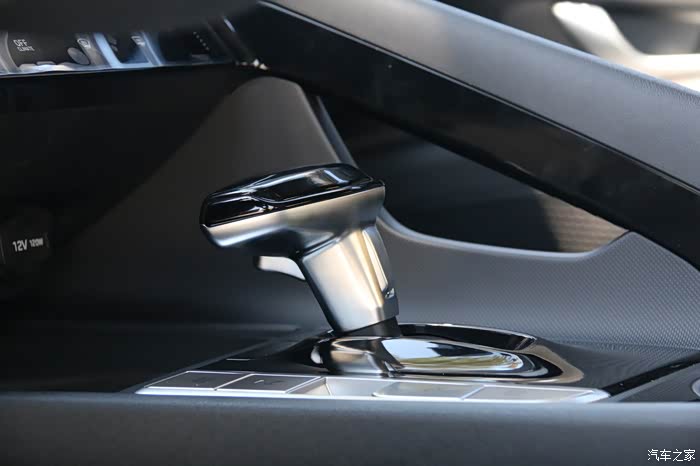 细致的游艇档杆